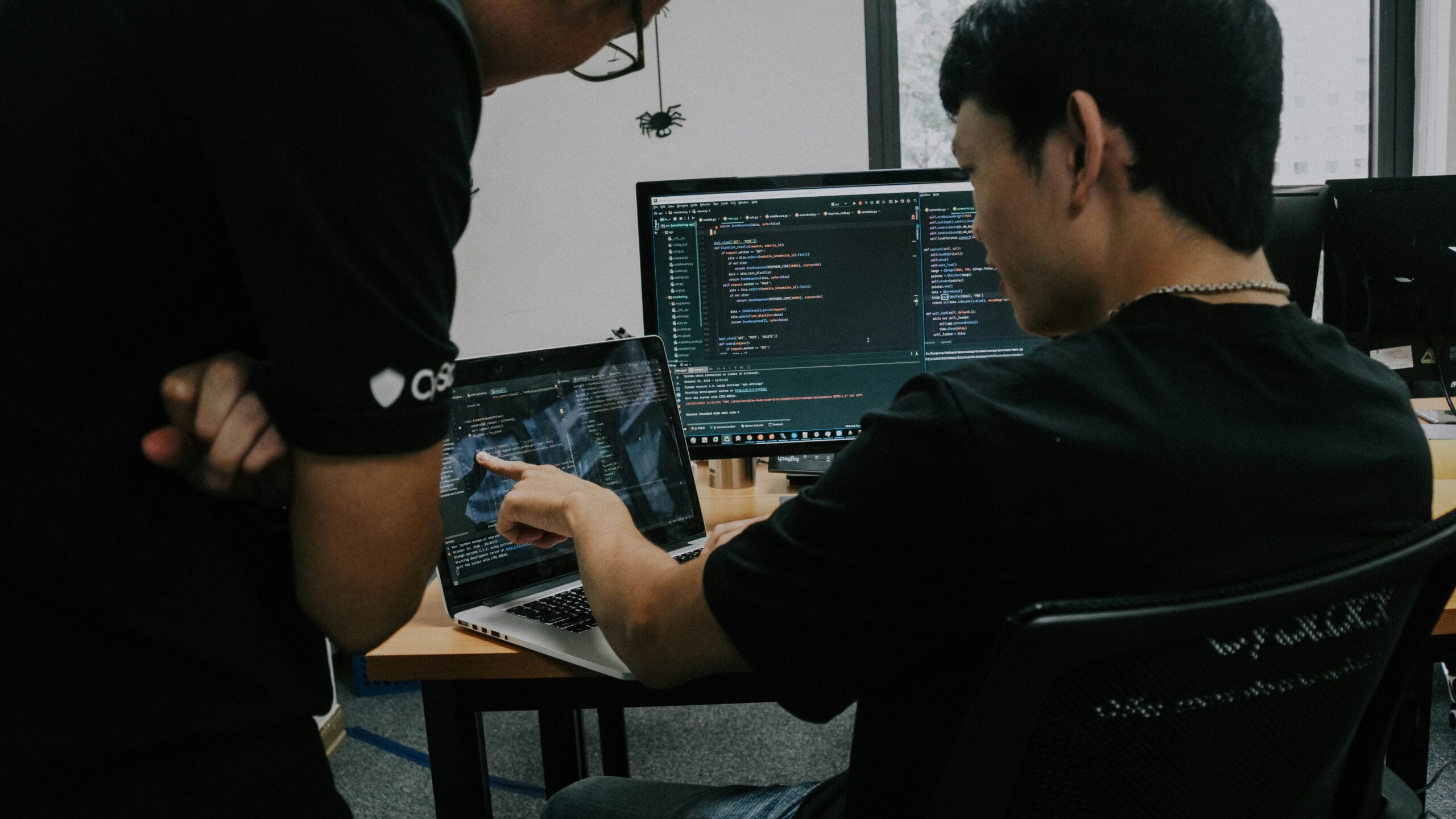 Structured security delivery within regulated and multi-agency environments. 